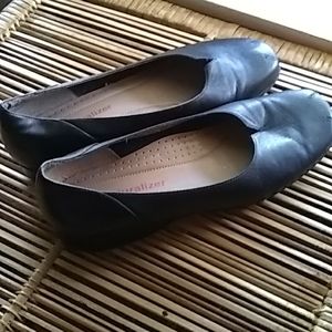 Women's dress shoes